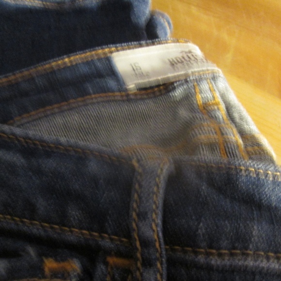HOLLISTER JEANS.. - Picture 4 of 4
